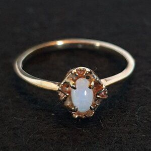 Dainty Vintage 10K Solid Yellow Gold Natural Australian Opal Ring